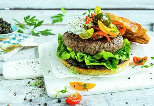 Lag en burger med smaken av Hellas